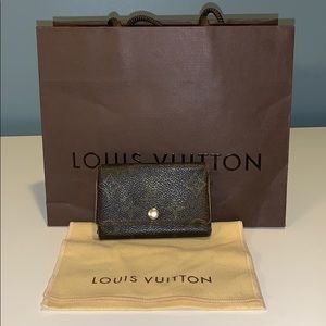Louis Vuitton 6 key ring holder
